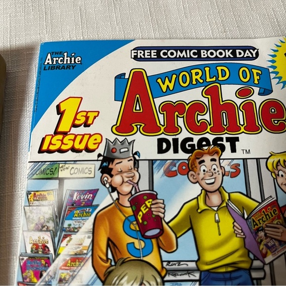 Archie Comics Digest Magazine Pair - Picture 8 of 8